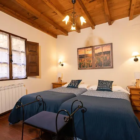 Complejo Rural Mimosas Del Nalon בית כפרי